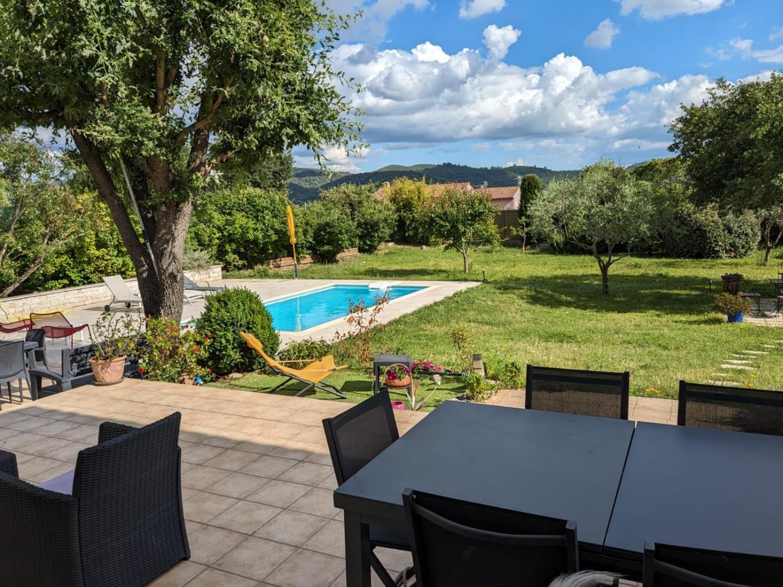 Villa Calme Avec Piscine A Greoux Екстериор снимка