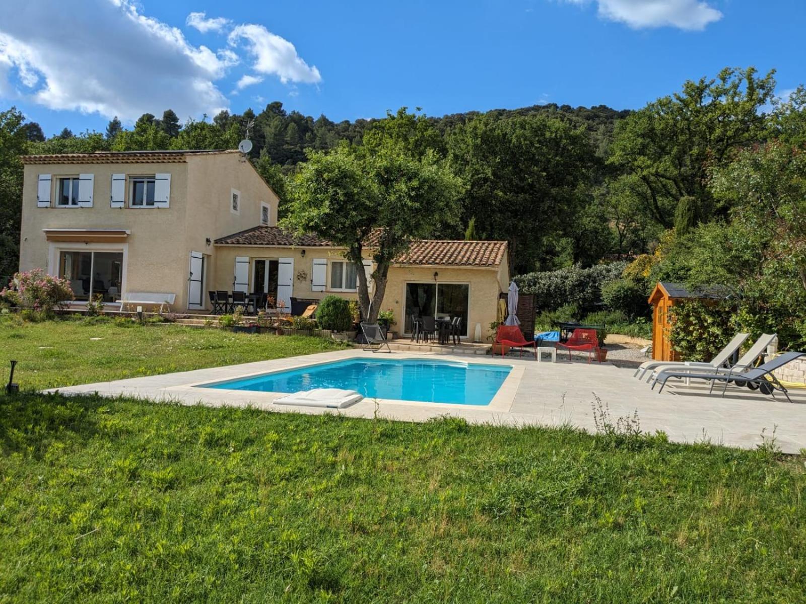 Villa Calme Avec Piscine A Greoux Екстериор снимка