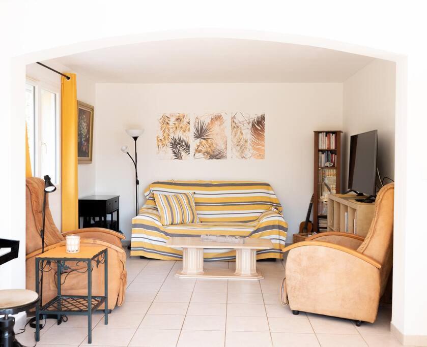 Villa Calme Avec Piscine A Greoux Екстериор снимка