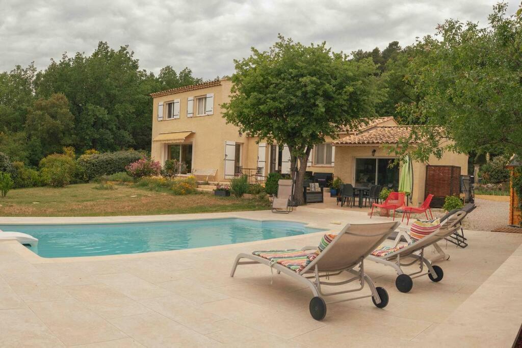 Villa Calme Avec Piscine A Greoux Екстериор снимка