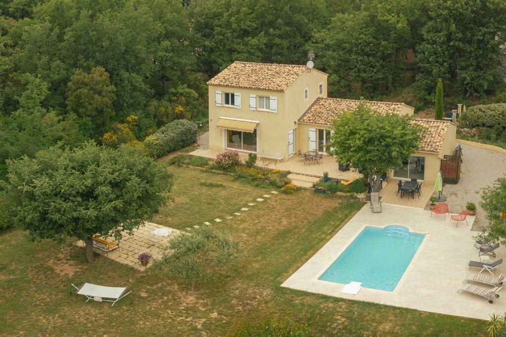 Villa Calme Avec Piscine A Greoux Екстериор снимка