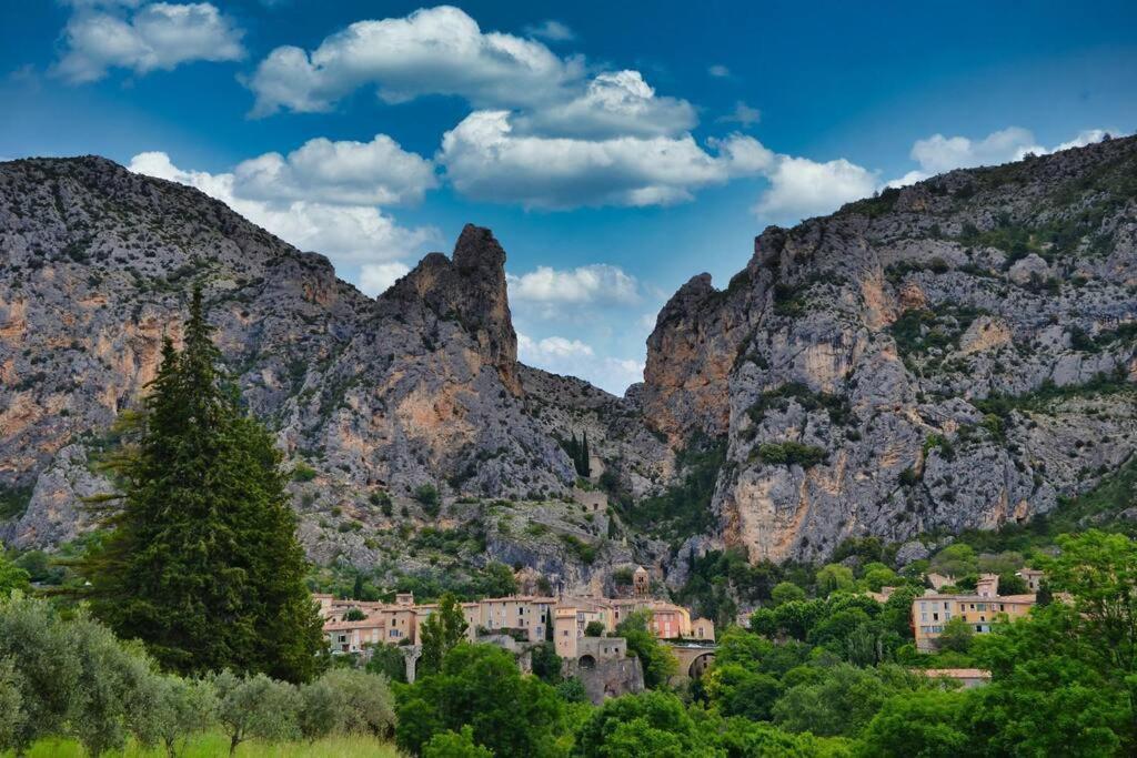 Villa Calme Avec Piscine A Greoux Екстериор снимка