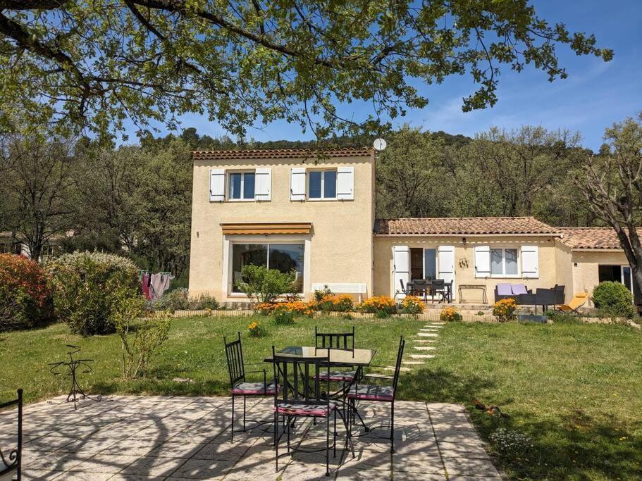 Villa Calme Avec Piscine A Greoux Екстериор снимка