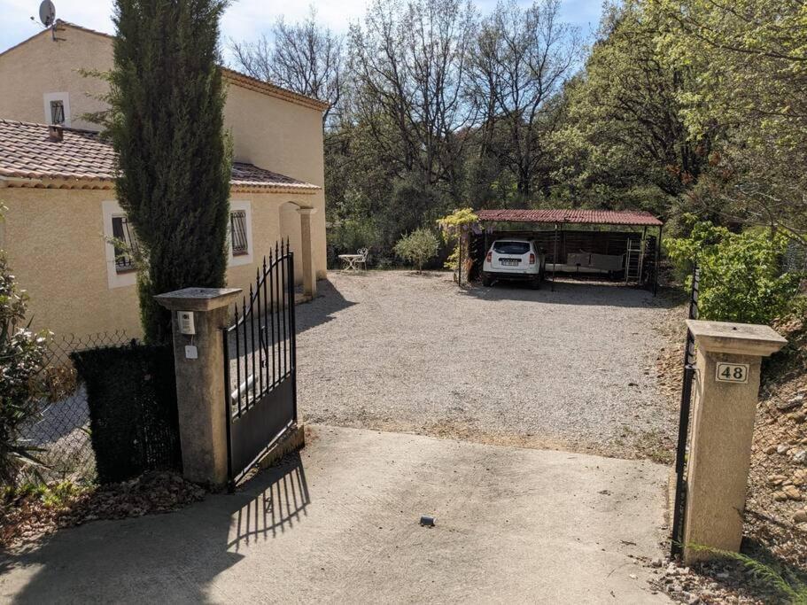 Villa Calme Avec Piscine A Greoux Екстериор снимка